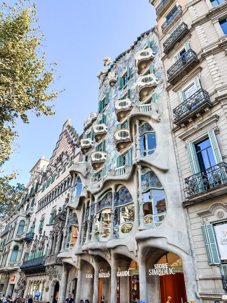 Case Battle Gaudi in Barcelona, Spain 